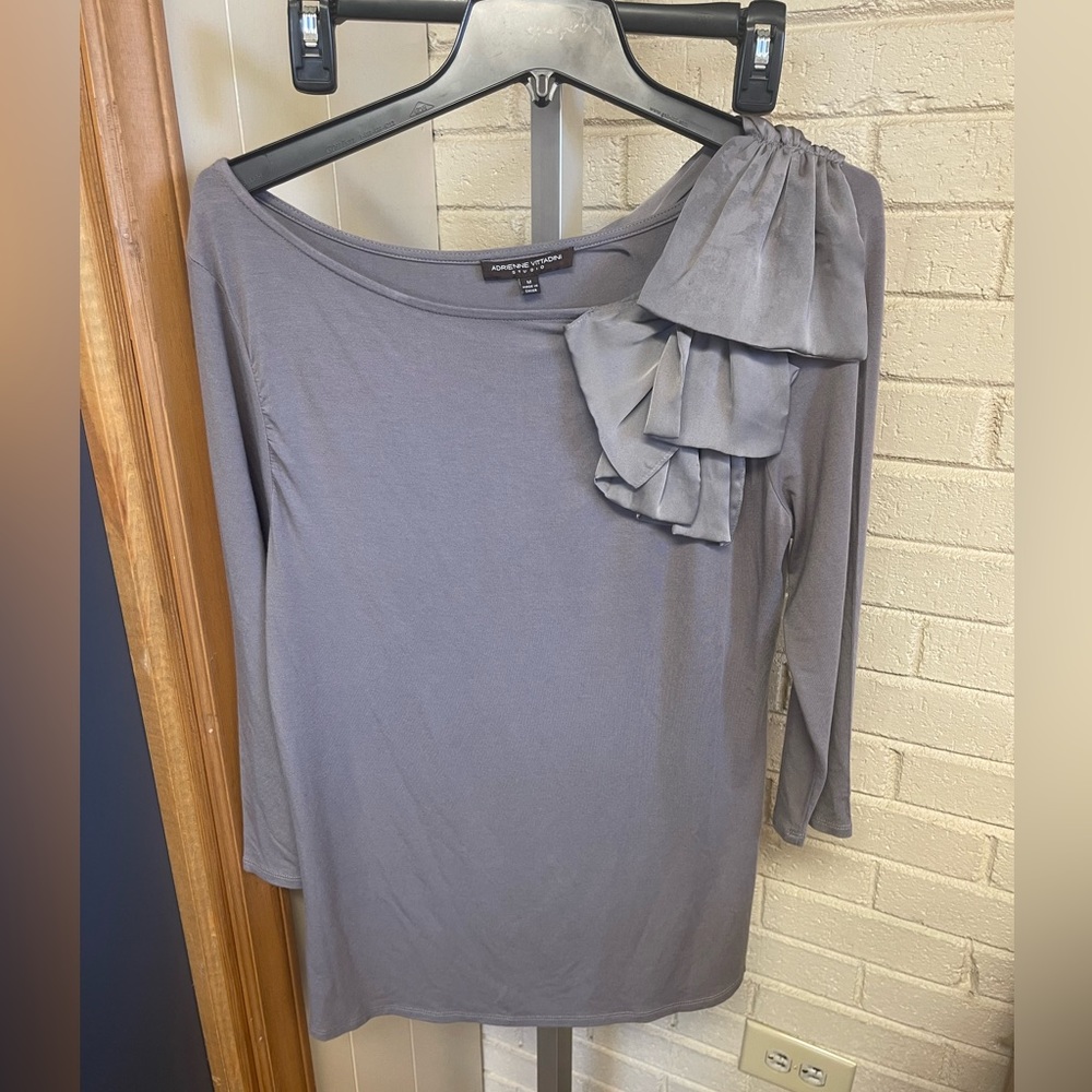 Adrienne Vittadini Ladies Gray Top With Bow Accent